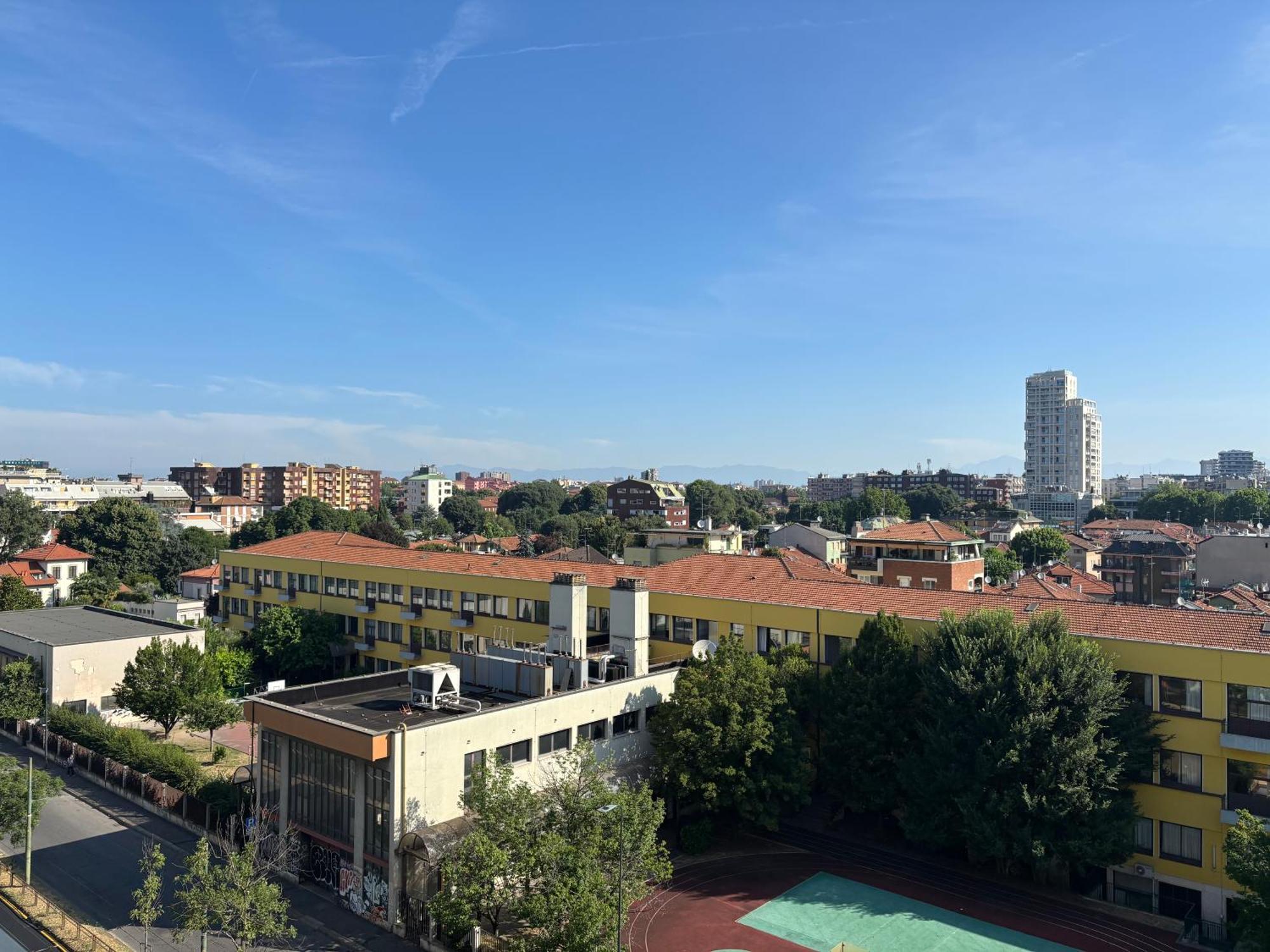 Enjoy Milano Skyline — Photos 1